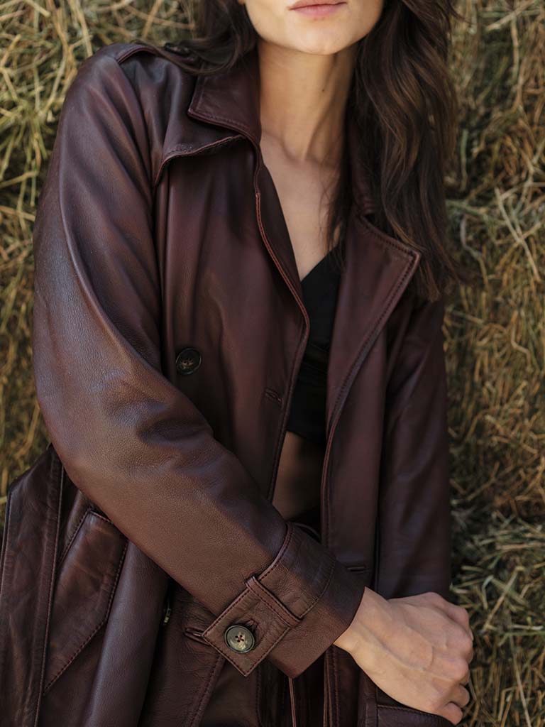 Trench cuero Burdeo