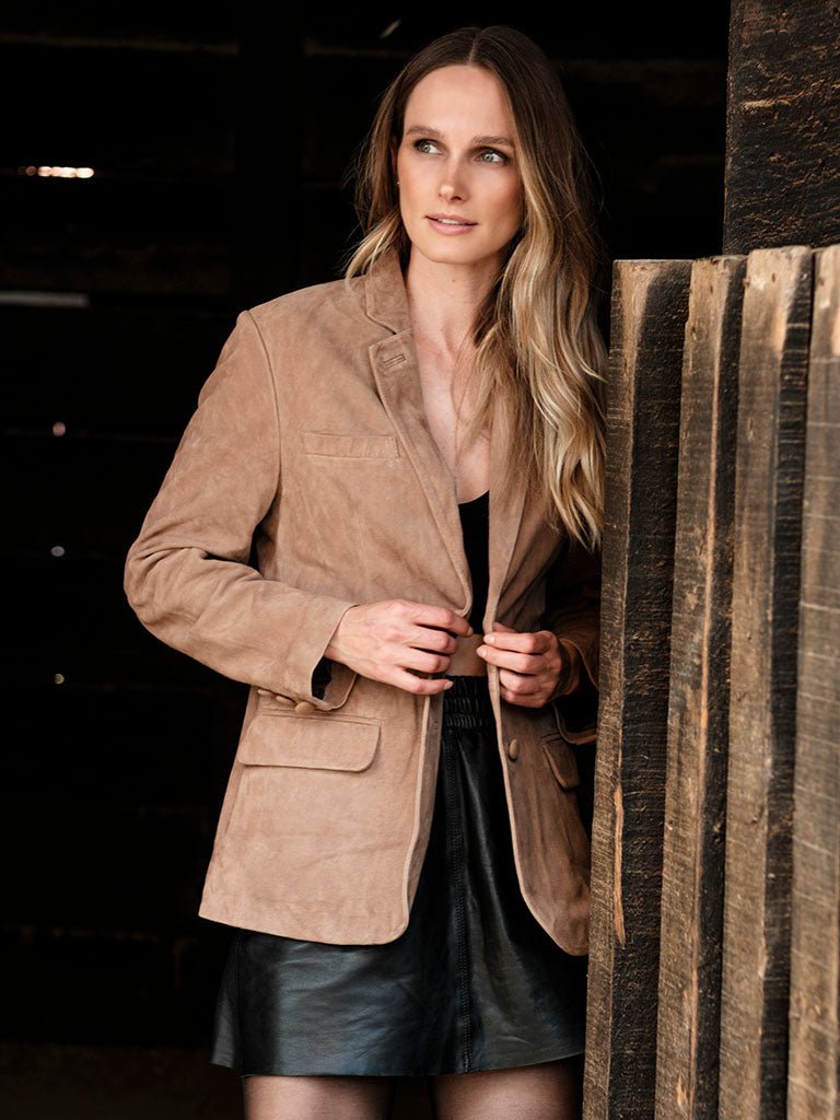 Blazer Gamuza en cuero premium — BOR Boutique