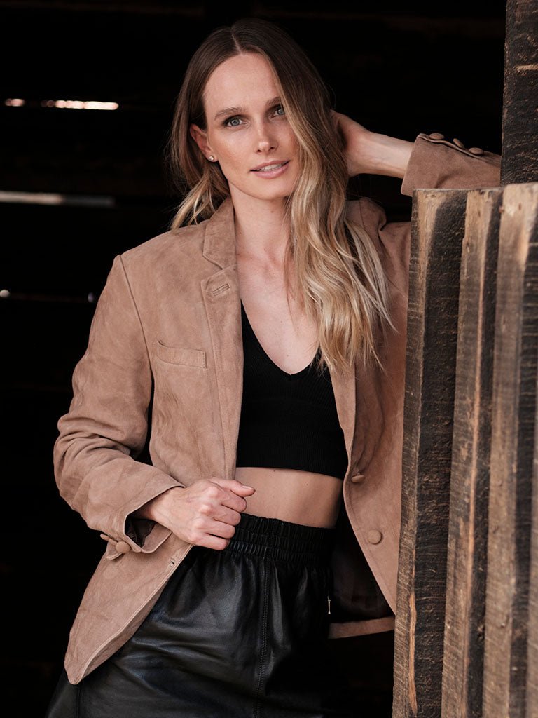 Blazer Gamuza en cuero premium — BOR Boutique