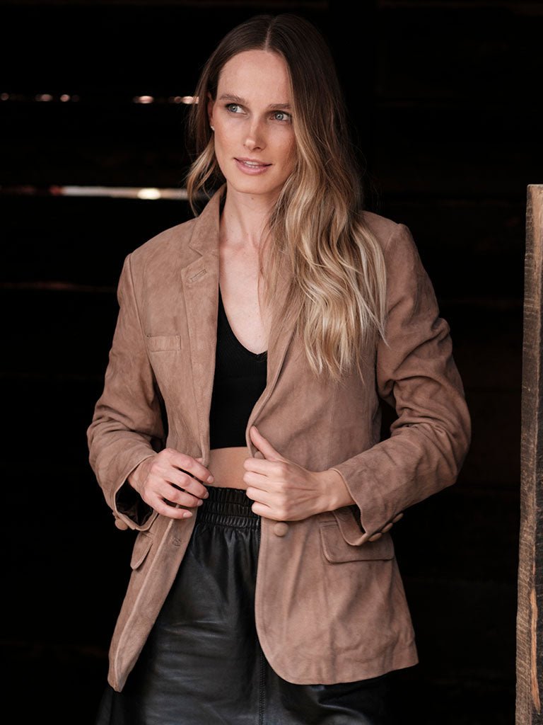 Blazer Gamuza en cuero premium — BOR Boutique