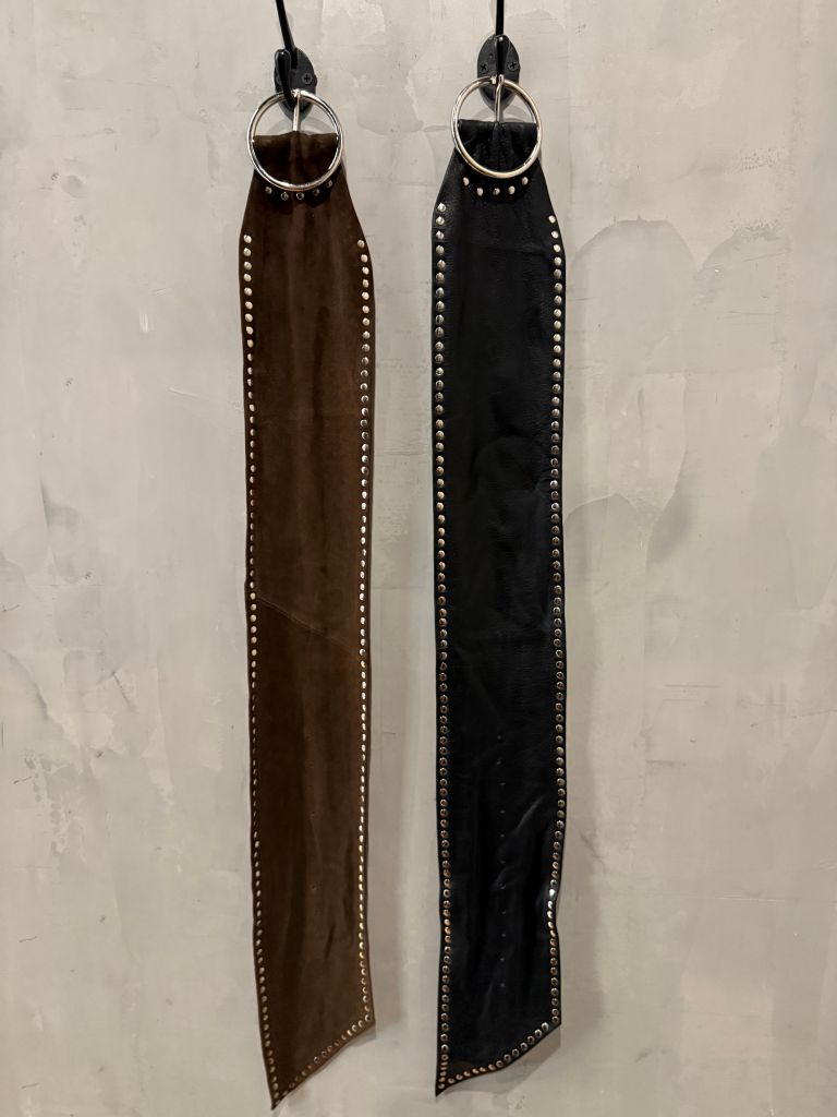 Cinturon Cuero Tachas en cuero premium — BOR Boutique