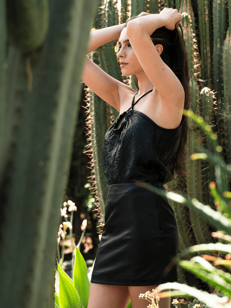 Mini de cuero Basica Negra en cuero premium — BOR Boutique